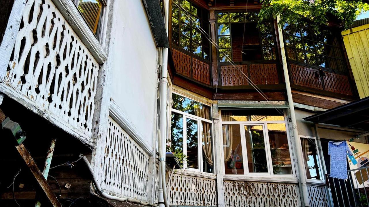 Hostel Pirosmani Tbilisi Exterior photo