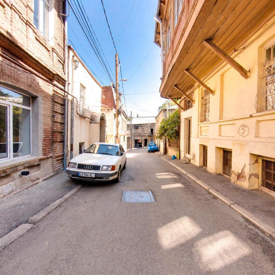 Hostel Pirosmani Tbilisi Exterior photo
